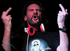 Бегбедер у Києві заливався горілкою з Христом на пузі