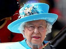 Батько Маркл звинуватив Єлизавету ІІ в небажанні родичатися