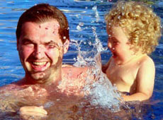 Пономарьов у Туреччині готував на електроплитці й плескався у водоспаді