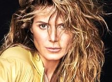 Чоботи, пальчатка та оверсайз: Гайді Клум знялася для українського глянцю