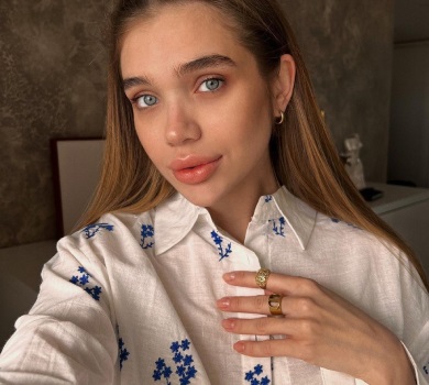 Симетрія без ефекту качки: Саша Бо показала нові губи