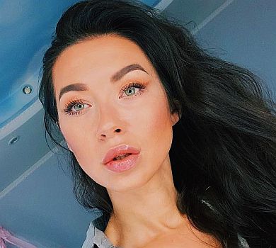 Логунова у мереживі показала своє мокре робоче місце 