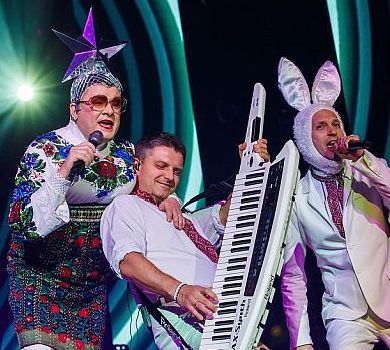 Майбутня бабця Повалій та Сердючка виступили на російській Песне года в Німеччині 