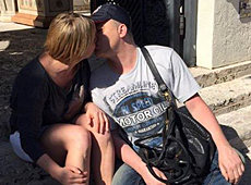 Данилка заскочили за пристрасним поцілунком з мамою Сердючки. ФОТО