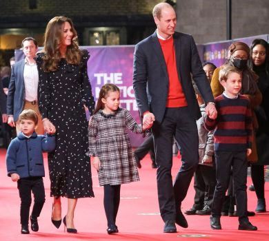 Сімейний вихід: принц Вільям, Кейт та діти засвітилися на червоній доріжці