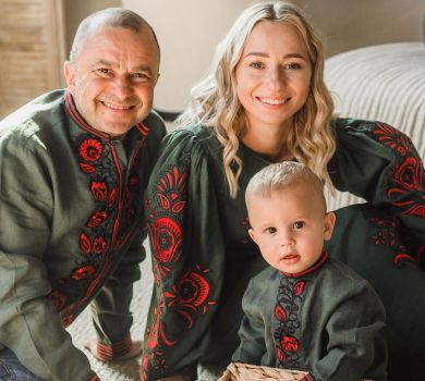 Дружина Павліка показала, як зустріла 28-річчя, та замилувала сімейними фото у вишиванках