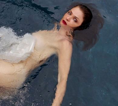 51-річна Хелена Крістенсен без трусів потрапила на обкладинку глянцю