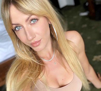 Ілон Маск VS Леся Нікітюк: зірка з лампочкою в роті стала героїнею мема