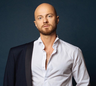 Влад Яма розповів, як під час війни виїхав за кордон та що вони з дружиною думають про всиновлення