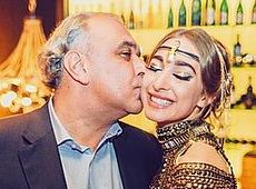 Розваги дочки Жванії: стрибки з парашутом, запливи з акулами та йога у Мексиці