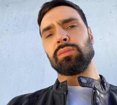 Які часи, такі й барбершопи: як Козловського на військовій підготовці голили. ВІДЕО