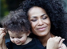 Гайтана показала чорний фемілі-лук із донечкою. ФОТО 