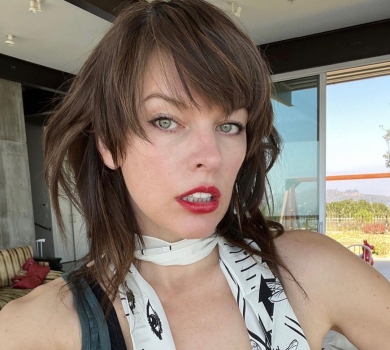 Відросте: Йовович показала, який хаос повистригала собі на голові. ФОТО