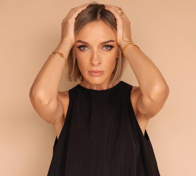 Фролова показалася в купальнику та розповіла, чого їй найбільше бракує в Дубаї. ФОТО