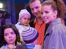 VІP-цирк: Цимбалюк поставили догори ногами