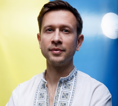 Ступка покрасувався у вишиванці та пояснив, чому він не в Україні, а у США