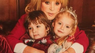 71-річна Пугачова в міні показала свої коліна та музичні вправи сина