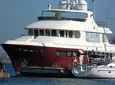 Яхта, яку приписують Януковичу, поламалася. ФОТО