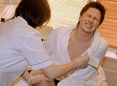 Резиденти Comedy Club UA спробували, як це бути жінкою