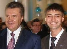 Ландік хизувався знайомствами і зв'язками у соцмережі