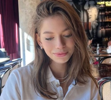 Молодша донька Брежнєвої показала селфі з рідним батьком