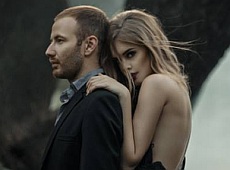 Син Повалій з жінкою вдали на камеру лісову магію. ФОТО