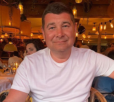 Онищенко заінтригував світлиною з білявим десертом