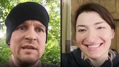 Лишилося дістати кавомолку і блендер: актори Кварталу 95 спародіювали розмову російського окупанта з дружиною. ВІДЕО