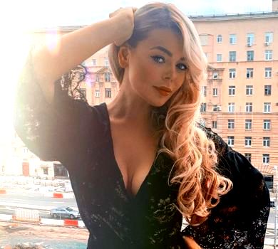 Гросу вділа мереживне сексі-вбрання: Дружина не завжди має бути монашкою