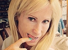 Жінка екс-регіонала Колесніченка любить селфі та хоче відсудити в нього сина. ФОТО   