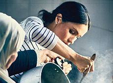 Маркл таємно ходила готувати їсти та долучилася до створення кулінарної книги