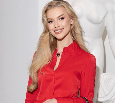 Чорне, біле та пір'я: Міс Апанасенко з голими плечима млосно попозувала у сонячному світлі