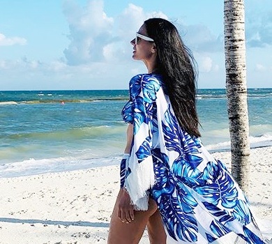 Єфросиніна в Мексиці засвітила плаский живіт у високому бікіні 