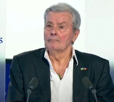 Ален Делон поспілкувався з Зеленським: Я ніколи не буду настільки блискучим президентом, як ви