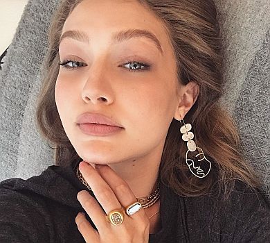 Джіджі Хадід у Греції вигуляла кофтинку від жінки Омеляна