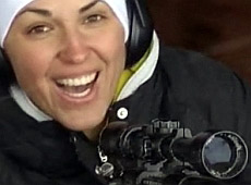 Клочкова взяла до рук зброю і почала палити. ВІДЕО