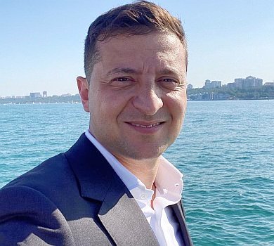 У мережі показали, як Зеленський на одеському пляжі купався. ВІДЕО