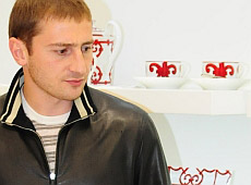 Черновецький-син і Міс Росія придивлялись до модних тарілок