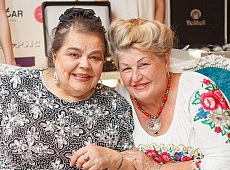 Айсіна влаштувала масаж і танці мамам Білик, Сумської і Гросу 