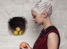 Тоня Матвієнко посивішала та заспівала голосом бабусі. ВІДЕО