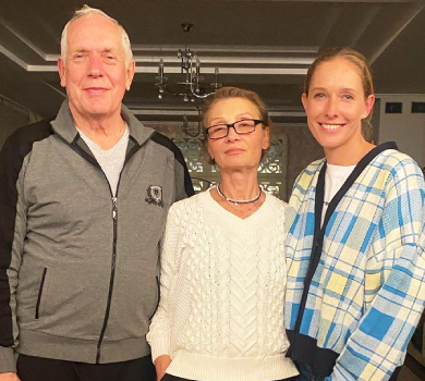 Непереможні: Каменських, Дорофєєва, Осадча з батьками і Бумбокс привітали воїнів з Днем ЗСУ