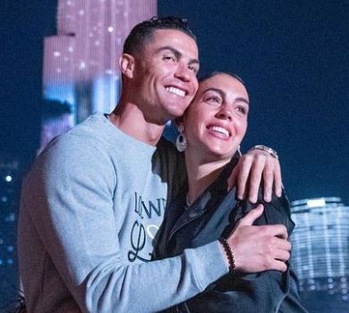 Романтика за десятки тисяч $: Роналду продемонстрував свою кохану з найвищої вежі у світі