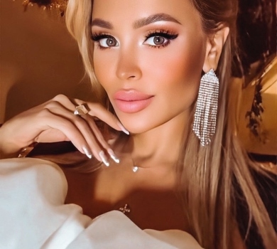 Русофобія в дії: російська співачка обурена, бо їй у Дубаї не продали торбинку Chanel