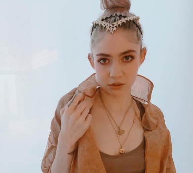 В шоломі та з мечем: колишня Ілона Маска попозувала оголеною в образі королеви гнилі