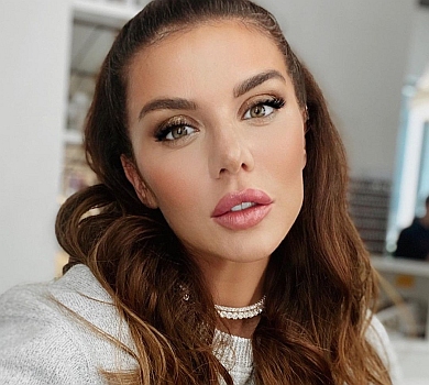 Седокова в Маямі посвітила пласким животом та апетитними грудьми в купальнику