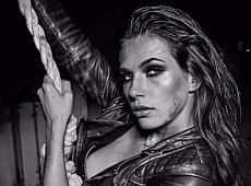 Бруднолиця дочка Сумської знялася у шкірянці на голе тіло. ФОТО