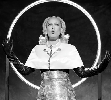 Oh My God: пітон, кінь, Louis Vuitton та Vivienne Westwood у розкішному фешн-кліпі Адель