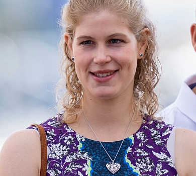 18-річна онука Єлизавети ІІ вступила до вишу та пішла працювати