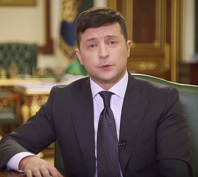 Це я вбила Еріку: у мережі фотожаблять виступ Зеленського з помилковими титрами