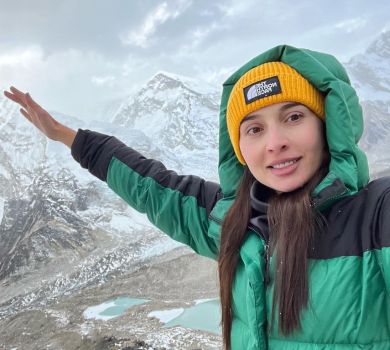 Дружина Ярославського відзначила 34-річчя сходженням на Еверест. ФОТО